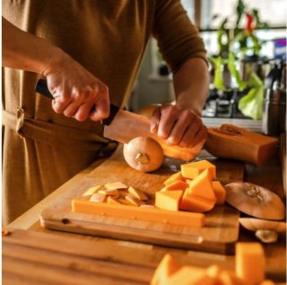 Nóż Nakiri 1057537 Fiskars