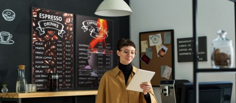 Monitor informacyjny DS 75' - 18/7 2x10W Android 11.0 Avtek