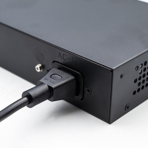 Przełącznik sieciowy SWITCH FAST Ethernet 8x RJ45 PoE 2x RJ45 Uplink 1x SFP | 120W | 1000Mb/s Qoltec