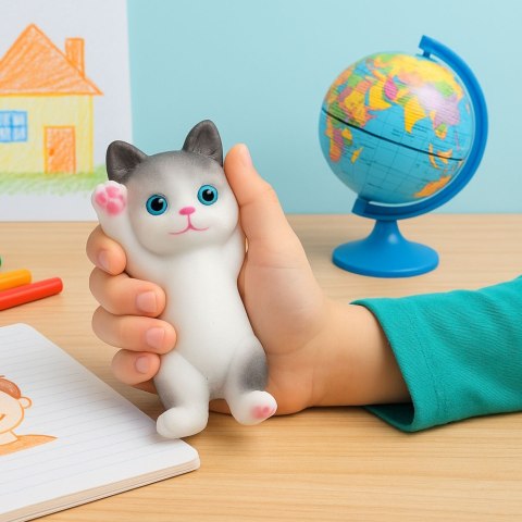 Gniotek Sensoryczny Miękki Kotek Leżący Sierść Biało-Szary 13 x 6,5 cm LEAN TOYS