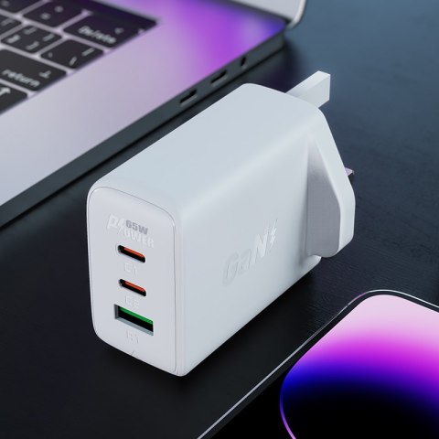 Ładowarka sieciowa wtyczka angielska UK GaN 65W 1x USB 2x USB-C PD biała ACEFAST