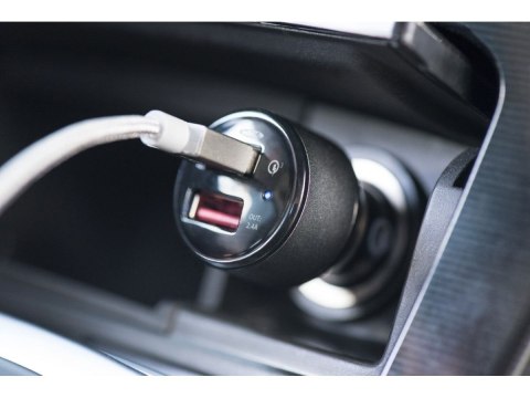 Ładowarka samochodowa Qualcomm Quick Charge 3.0, 2xUSB (3A/2.4A), czarno-srebrna EDNET