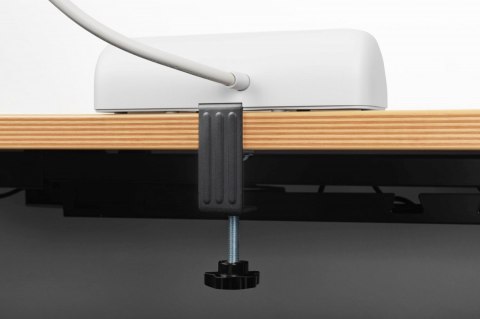 Listwa zasilająca biurkowa, 3 gniazda Schuko, 2x USB-A (2x 12W), 1x USB-C (30W) z zaciskiem na blat, kabel 1,5m, biała Digitus