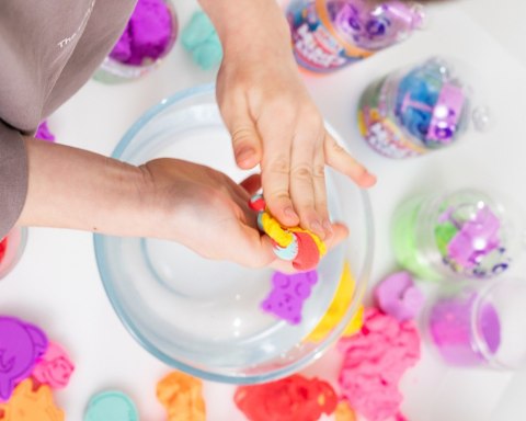 Masa plastyczna Misiolina 2x50g 2 foremki czerwony błękitny Epee