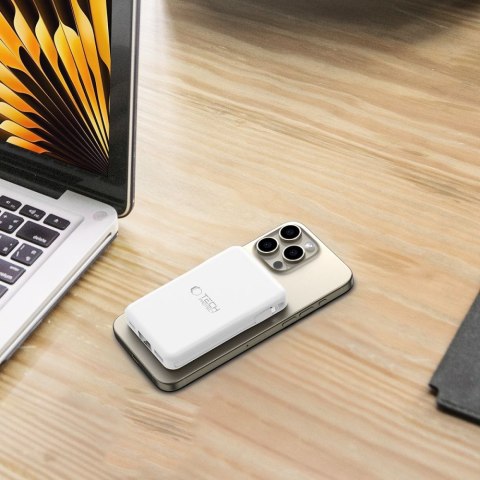 Powerbank magnetyczny PB31 10000mAh 15W MagSafe z kablami USB-C iPhone Lightning - biały Tech-Protect