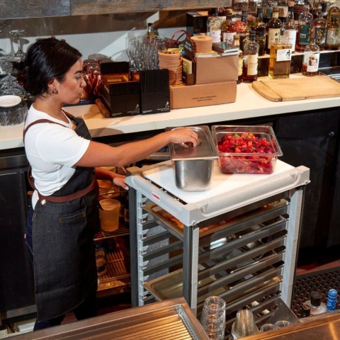 Wózek do transportu pojemników Camshelving 9x GN 1/1 CAMBRO