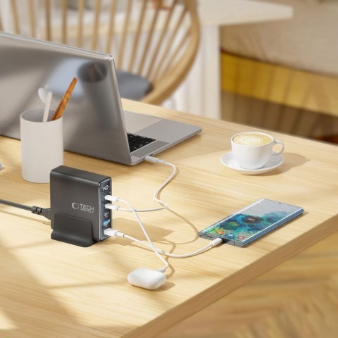Stacja ładująca do urządzeń z wyświetlaczem 3x USB-C 2x USB-A GaN 140W - czarna Tech-Protect