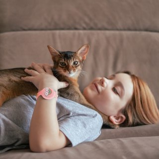 Opaska pasek silikonowy na lokalizator AirTag na rękę dla dziecka - tęcza różowa HURTEL