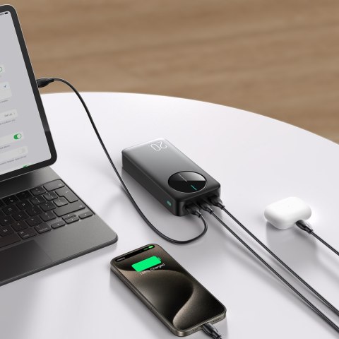 Powerbank JR-PBF14 20000mAh 2.4A 2x USB-A 1x USB-C - czarny JOYROOM