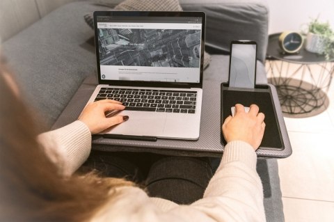 Podstawka do notebooka z podkładką pod mysz i stojakiem na smartfona Digitus