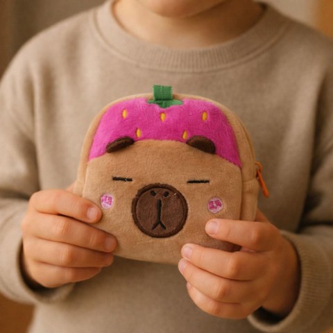 Portfelik Pluszowy Z Brelokiem Kapibara Truskawka Różowa 9,5 x 8 cm LEAN