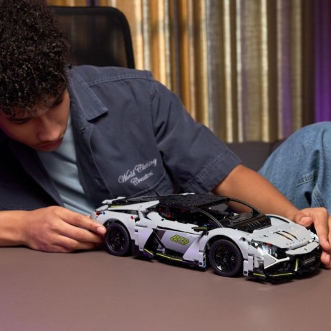 Klocki Technic 42214 Supersamochód Lamborghini Revuelto LEGO