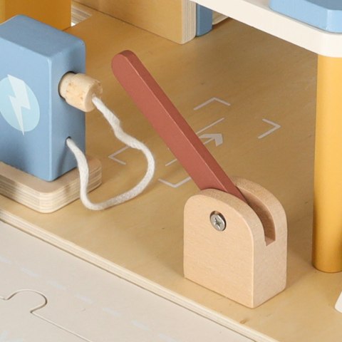 Garaż drewniany parking samochodowy piętrowy stacja benzynowa Kik Sp. z o. o. Sp. k.