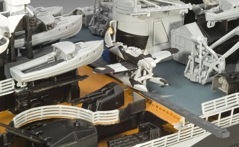 Model plastikowy statek Tirpitz 1:350 Revell
