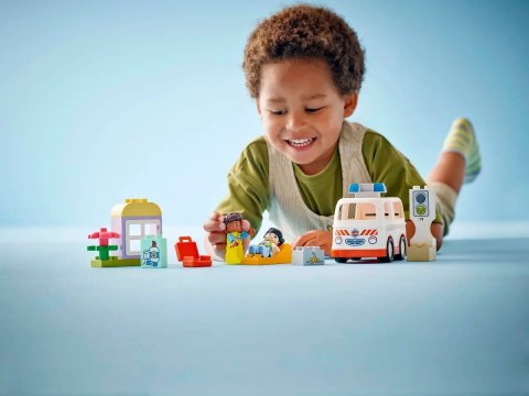LEGO Duplo 10447 - Karetka z kierowcą