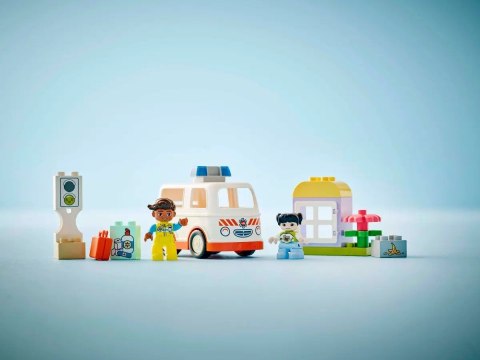 LEGO Duplo 10447 - Karetka z kierowcą