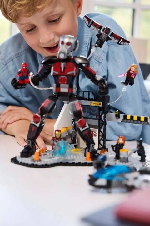 LEGO Marvel Super Heroes 76314 - Kapitan Ameryka: Wojna bohaterów - bitwa