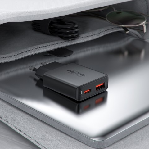 Mała płaska ładowarka sieciowa GaN PD 30W USB-A USB-C czarna ACEFAST