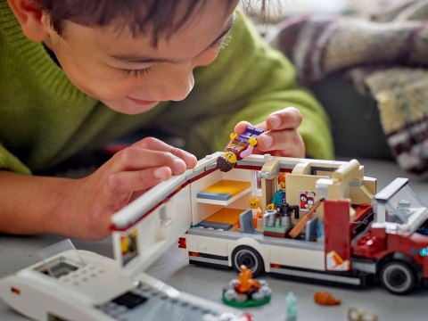 LEGO City 60454 - Wakacyjny kamper pełen przygód