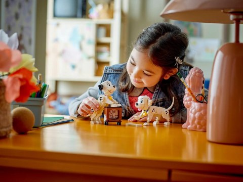 LEGO Disney 43271 - 101 dalmatyńczyków: Szczeniaczki Szczęściarz i Penny
