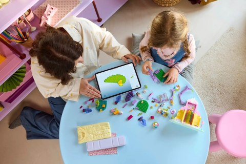 LEGO Gabby's Dollhouse 11205 - Łakociowa Góra i Kiciowy Ogródek