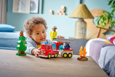 LEGO Duplo 10473 - Wóz strażacki z wężem i strażakiem