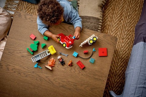 LEGO Duplo 10473 - Wóz strażacki z wężem i strażakiem