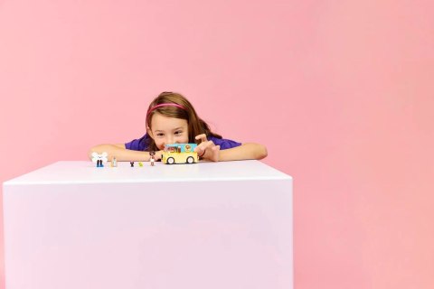 LEGO Friends 42678 - Furgonetka z akcesoriami dla zwierząt