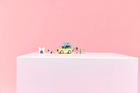 LEGO Friends 42678 - Furgonetka z akcesoriami dla zwierząt