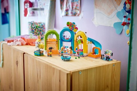 LEGO Friends 42686 - Niezwykła sala zabaw