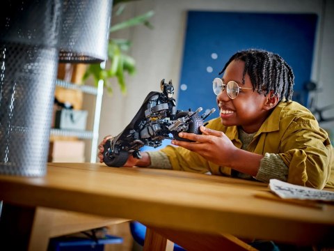 LEGO DC Super Heroes 76273 - Figurka Batmana do zbudowania i batcykl