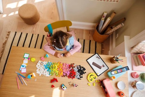 LEGO Classic 11042 - Kreatywna skrzynka szczęścia