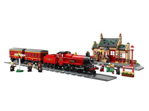 LEGO Harry Potter 76423 - Ekspres do Hogwartu i stacja w Hogsmeade