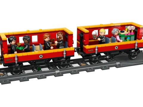 LEGO Harry Potter 76423 - Ekspres do Hogwartu i stacja w Hogsmeade
