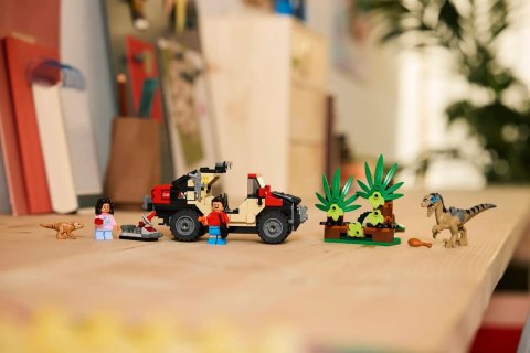 LEGO Jurassic World 76972 - Ucieczka terenówką przed raptorem