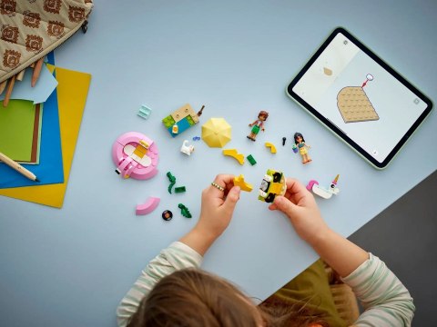 LEGO Friends 42658 - Impreza na basenie z jednorożcem i flamingiem