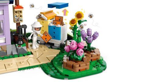 LEGO Friends 42669 - Dom pszczelarzy i kwiatowy ogród