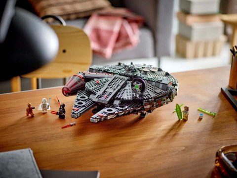 LEGO Star Wars 75389 - Mroczny Sokół Millennium