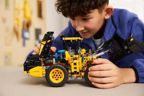LEGO Technic 42209 - Ładowarka kołowa Volvo L120 Electric