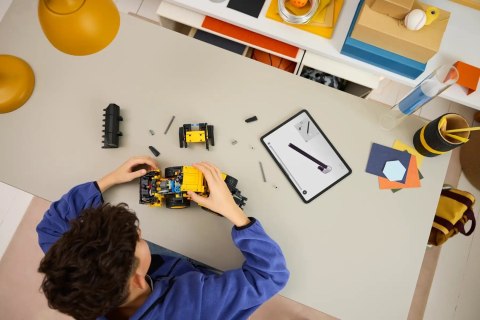 LEGO Technic 42209 - Ładowarka kołowa Volvo L120 Electric