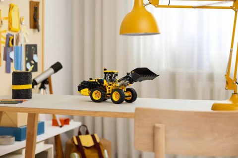 LEGO Technic 42209 - Ładowarka kołowa Volvo L120 Electric