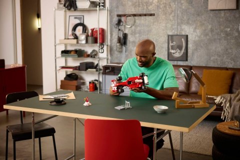 LEGO Icons 11375 - Ferrari F2004 i Michael Schumacher