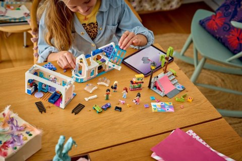 LEGO Friends 42687 - Dom rodziny Liann