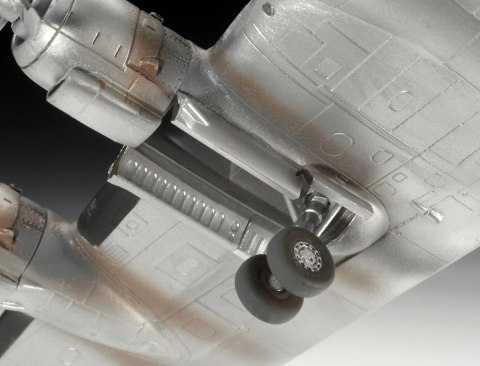 Model plastikowy Lockheed L.1049G Super Constellation Lufthansa Revell