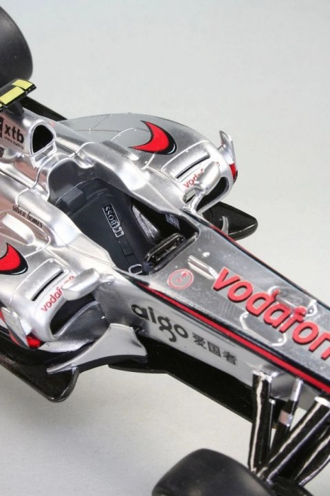 Model plastikowy Mclaren Mercedes MP4-25 L. Hamilton Revell