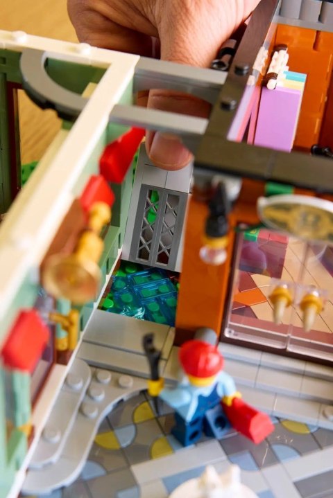 LEGO Icons 11371 - Ulica handlowa