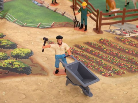 Farma gospodarstwo ze zwierzętami i maszynami 49szt. Kik Sp. z o. o. Sp. k.