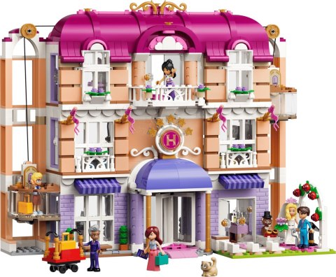 LEGO Friends 42704 - Grand Hotel w mieście Heartlake