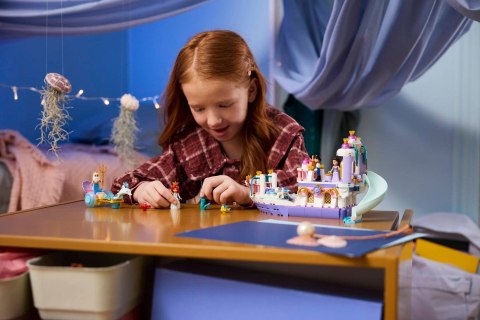LEGO Disney 43299 - Królewska łódź weselna Arielki