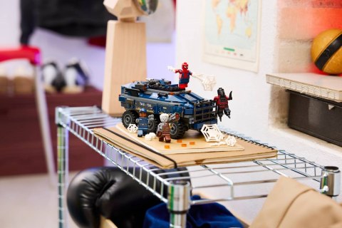 LEGO Marvel Super Heroes 76349 - Poscig Spider-Mana z więźniarką